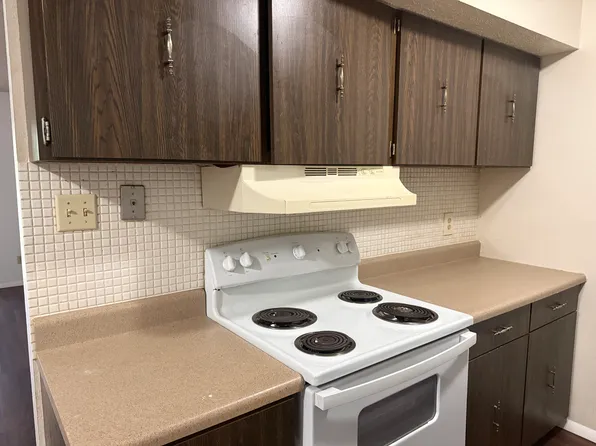 9814 Greenery Ln APT D, Saint Louis, MO 63132