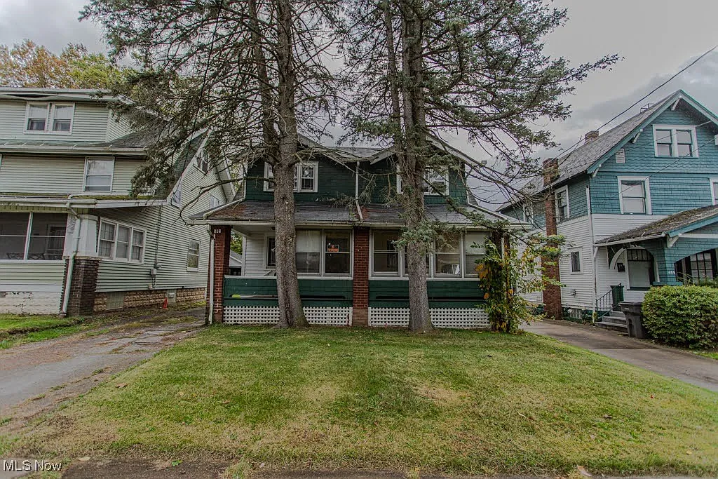 597 W Warren Ave photo 1