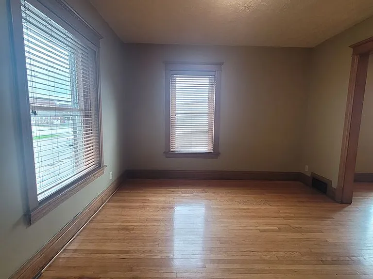 568 S 26th Ave — Photo 3