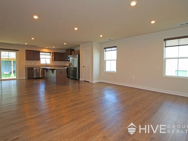 3790 Mayfield Rd — Photo 10