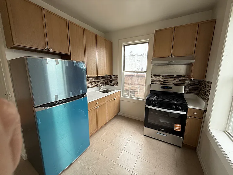 35-50 9th St #2R — Photo 8