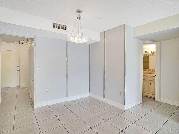 5th image of 4205 N University Dr APT 307