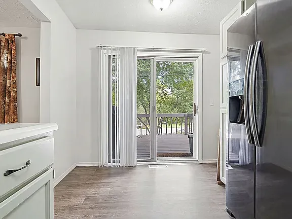 4 bed, 2622 sqft, $2,450 — Photo 3