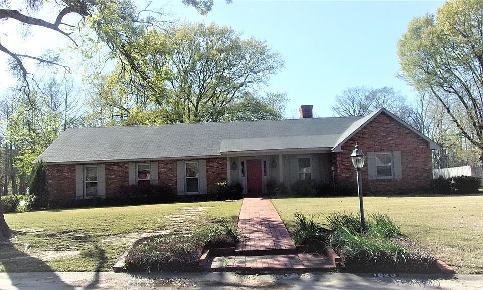 1st image of 1823 Lake Manor Dr