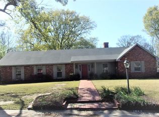 1823 Lake Manor Dr, Greenville, MS 38701