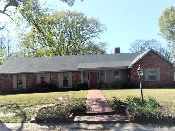 1823 Lake Manor Dr, Greenville, MS 38701