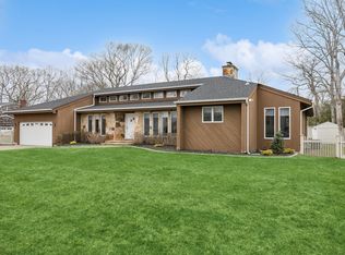 3 Harbor Rd, Hampton Bays, NY 11946