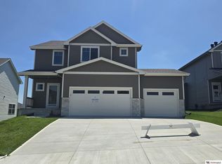 17547 Potter St, Bennington, NE 68007