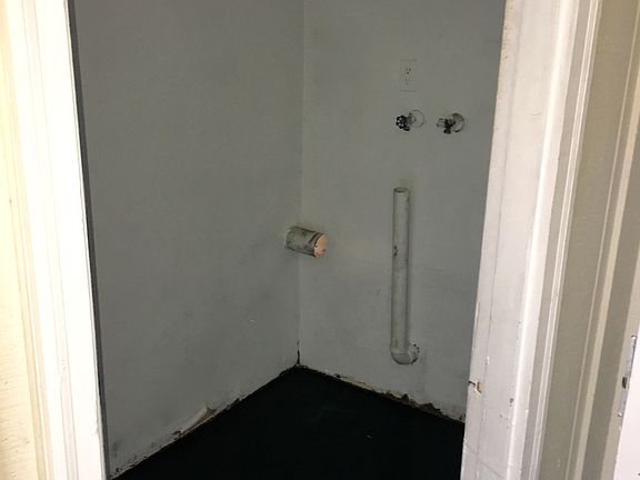 5th image of 3983 Hiawatha Ave
