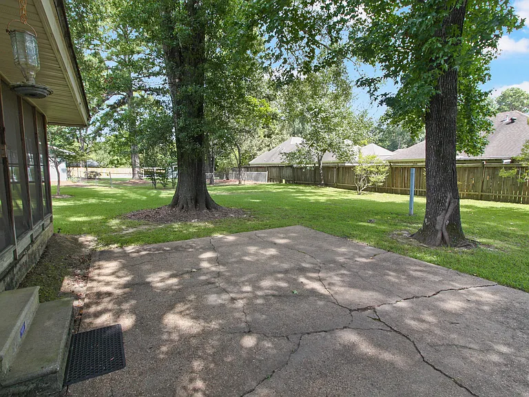 215 E Boyd St — Photo 20