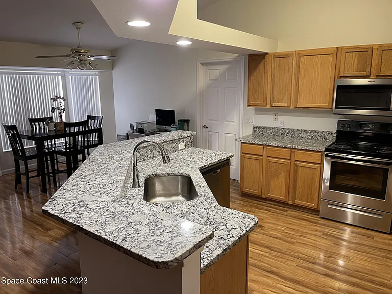 1738 Loquat Ct NW — Photo 7
