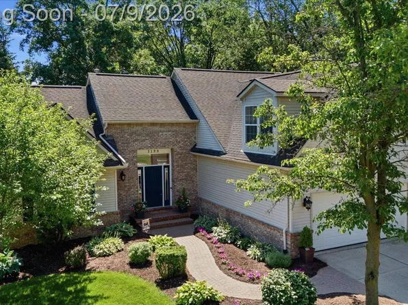 3180 Viking Dr, Commerce Township, MI 48390