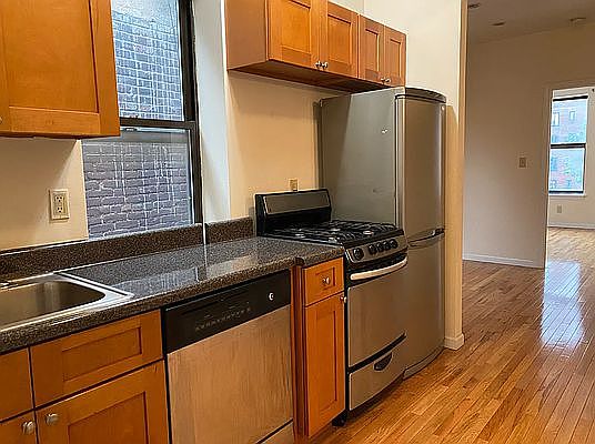 2nd image of 640 E 14th St APT 17