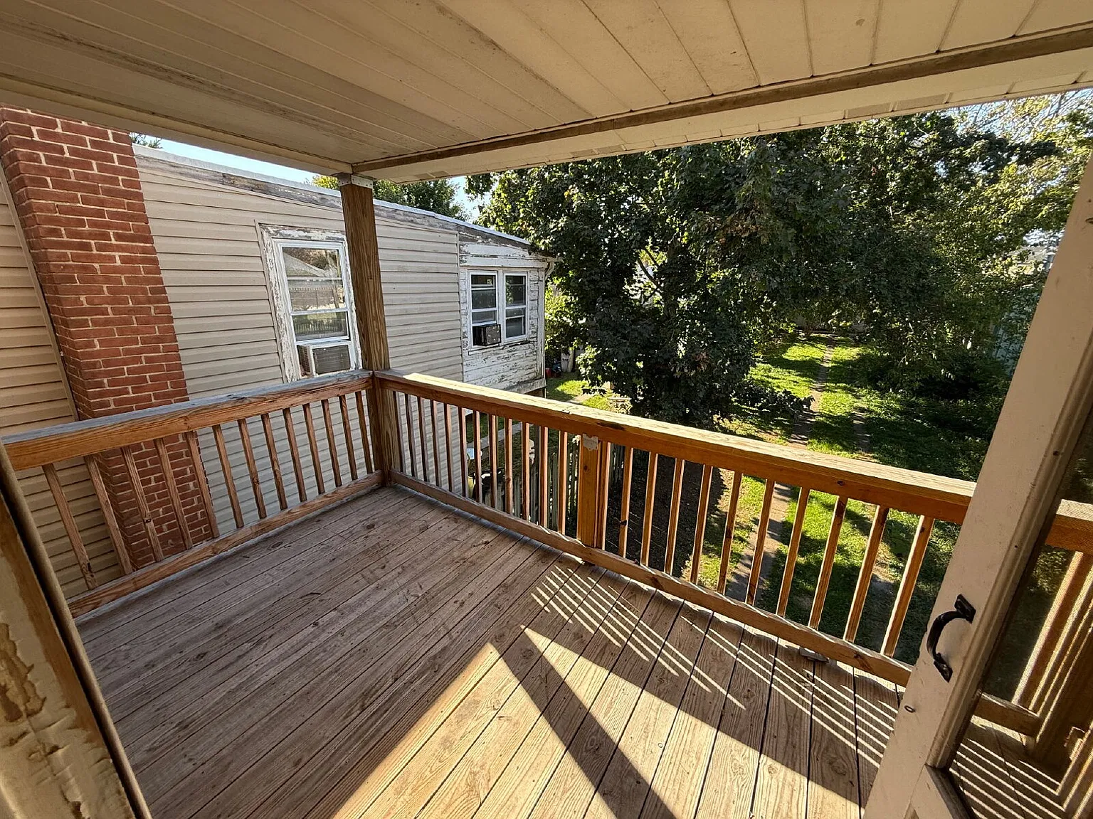 3 bed, 1.0 bath, 1196 sqft, $1,350 — Photo 2
