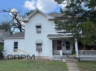 100 W 11th Ave #B, Hutchinson, KS 67501