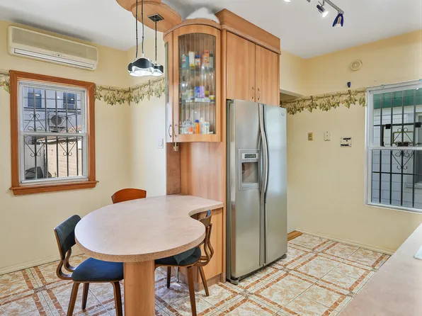 1632 West 3rd Street image 4 of 16