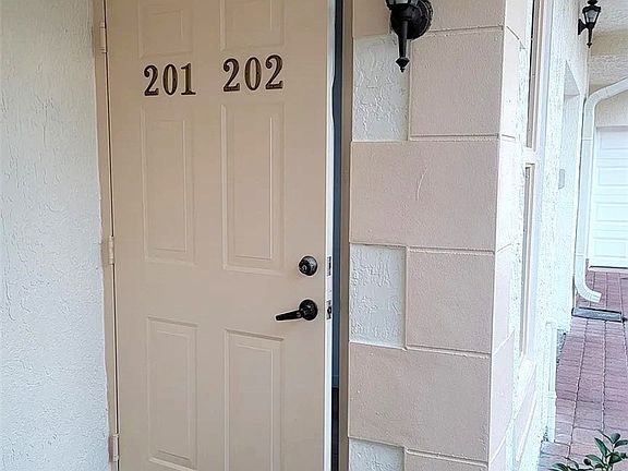 4th image of 576 7th Sq APT 202