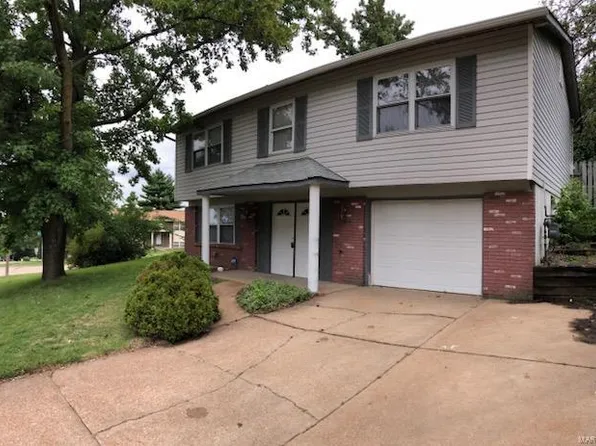 12723 Spanish Village Dr, Bridgeton, MO 63044