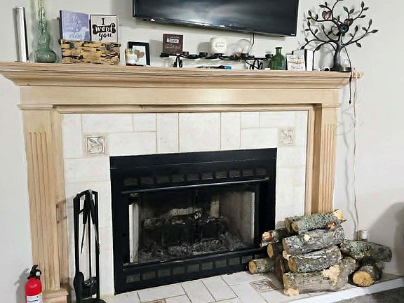 5th image of 127 Peters Cir