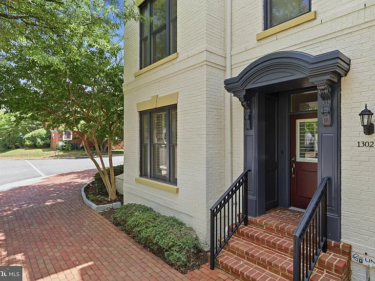 1302 Duke St — Photo 3