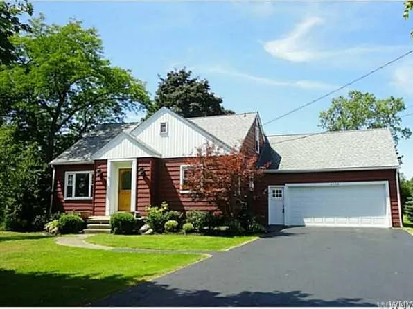 6528 Campbell Blvd, Lockport, NY 14094