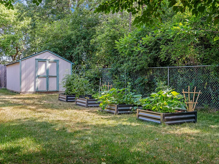 1615 Orleans St W — Photo 6