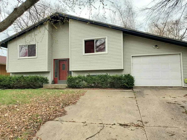 614 Woodridge Dr, Rockford, IL 61108