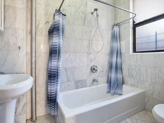 5th image of 220 W 98th St APT 7A