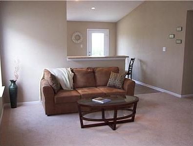 2nd image of 1619 Carriage Cir