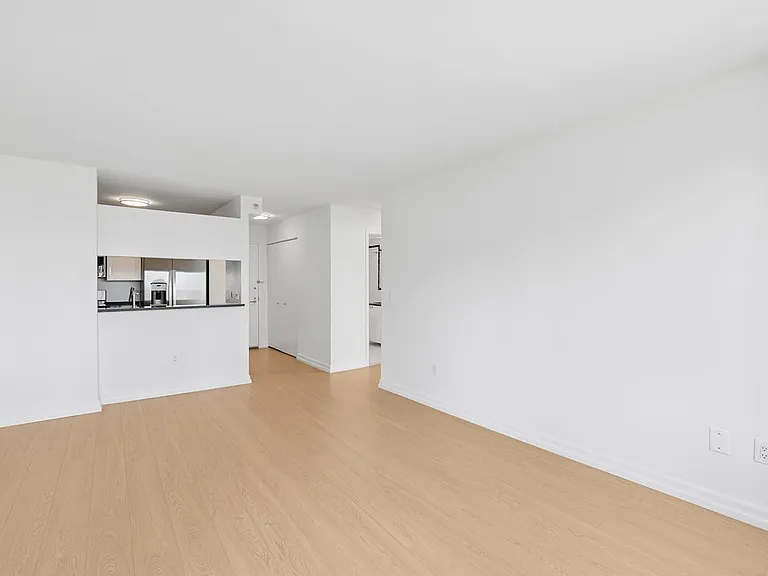 420 W 42nd St #26C — Photo 3