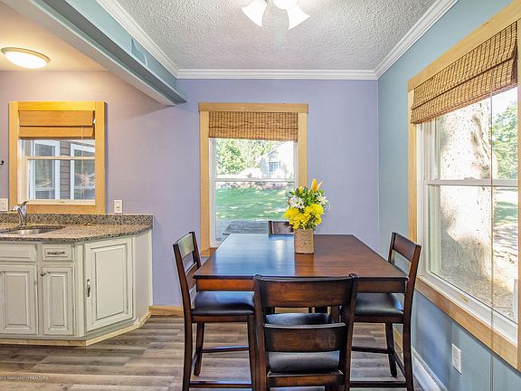4th image of 4987 Hillcrest Ave