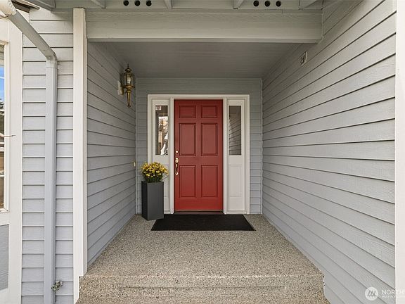 3rd image of 32413 7th Avenue SW