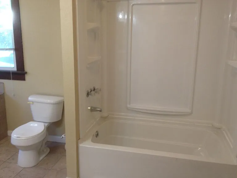 452 Clinton St — Photo 6