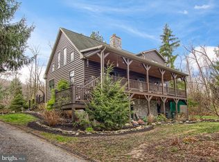 885 Stonehedge Ln, York, PA 17406