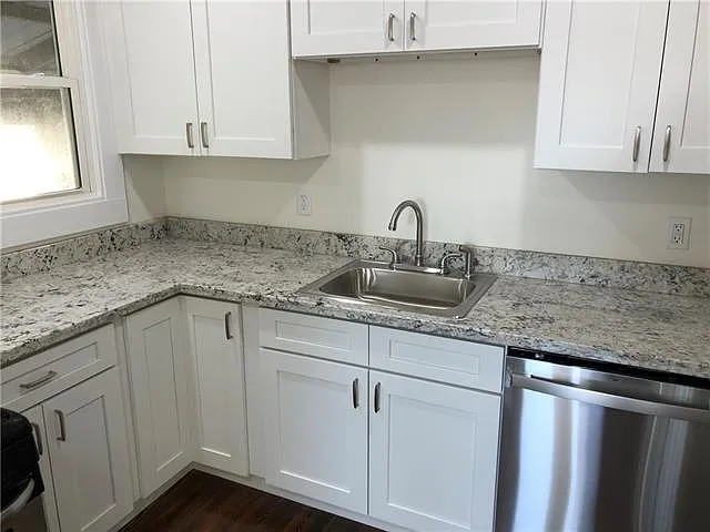 2 bed, 1.0 bath, 900 sqft, $1,500 — Photo 2