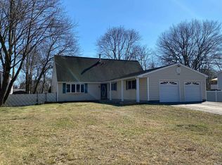 156 Benjamin St, Holbrook, NY