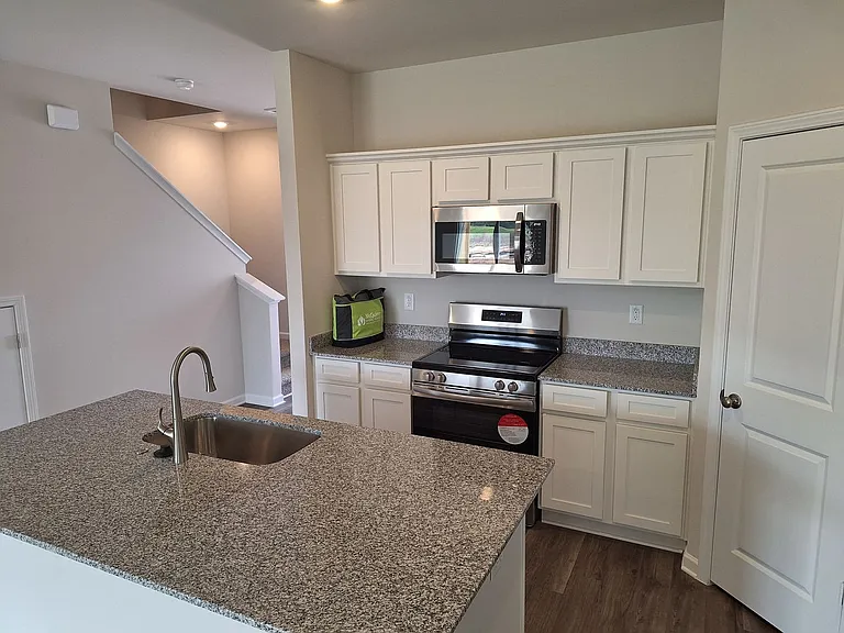 725 Gatestone Ln — Photo 8