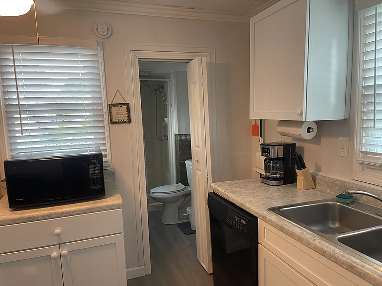 472 Washington Ave — Photo 6