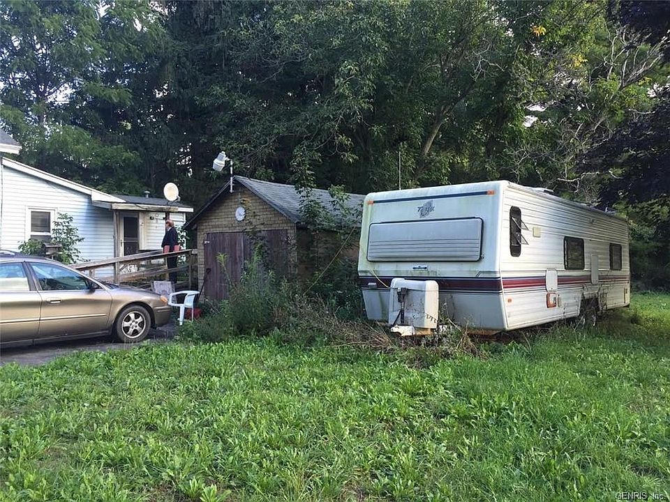 2nd image of 5828 Shaker Rd