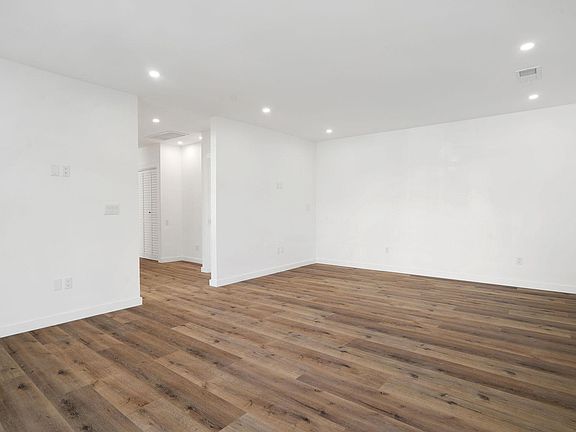 4th image of 5044 Hartwick St