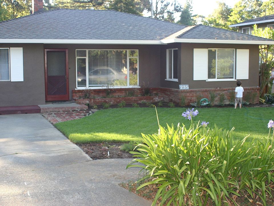 1st image of 235 Alexander Ave