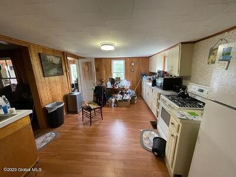 3rd image of 466 Silver Hill Road