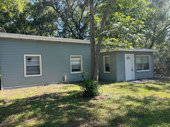 3rd image of 2446 Petunia St