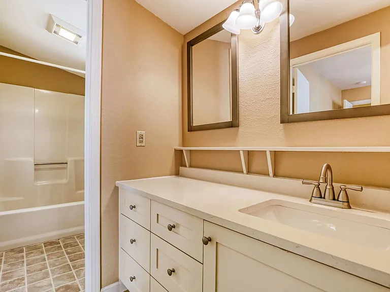 1402 Cullen Ave — Photo 16