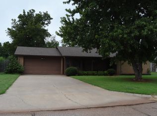 221 Magnolia Ave, Elk City, OK 73644