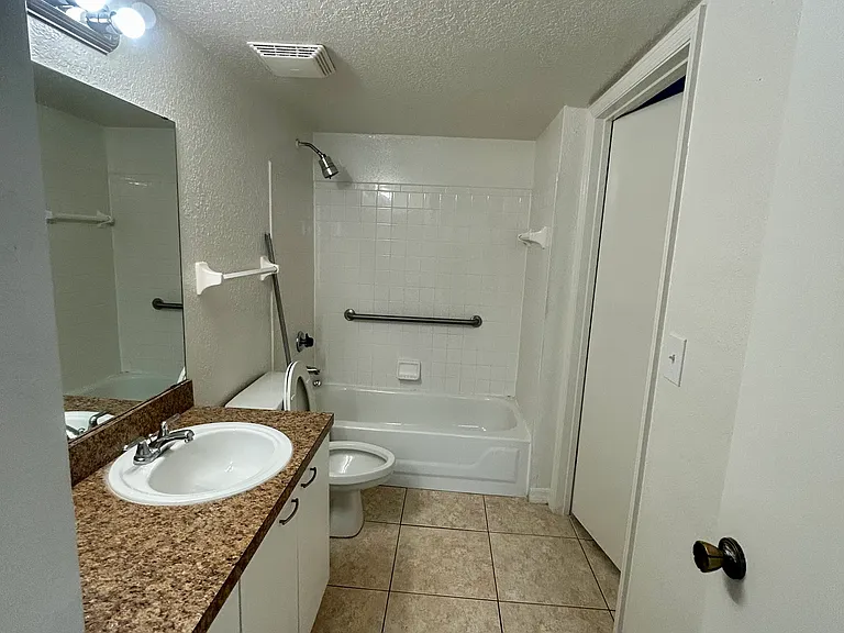 1620 Columbia Arms Cir #163 — Photo 11