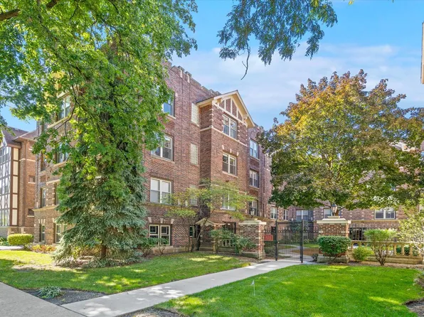 34 6th Ave APT 2J, La Grange, IL 60525