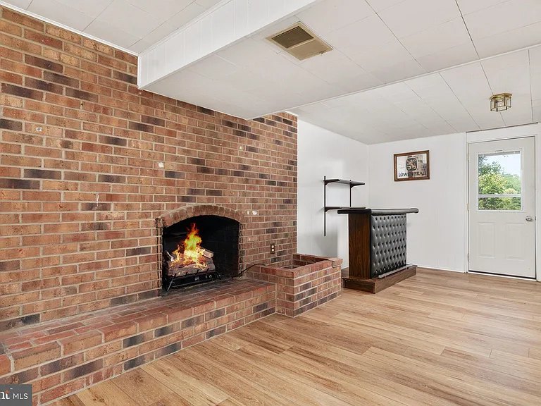 337 Lee St — Photo 13