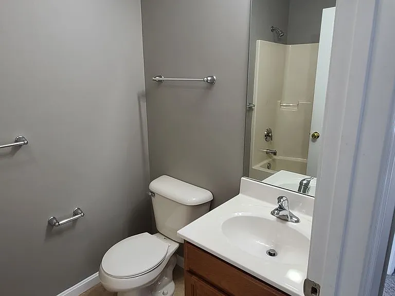 230 Crown Ct — Photo 25