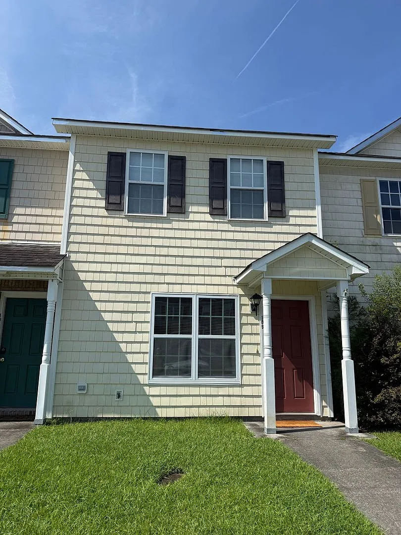 Nice 2 bedroom, 1.5 bath Townhouse — Photo 1